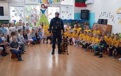 В ДГ „Слънчев дом“ гостуваха служители на полицията от РПУ Велико Търново
